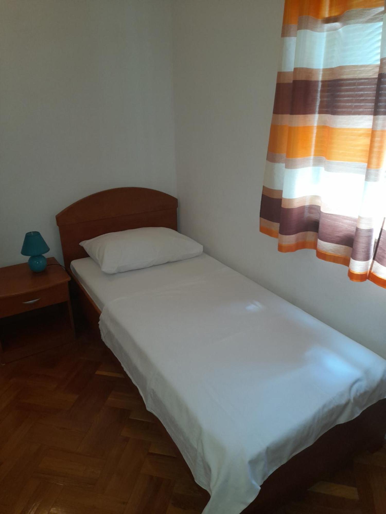 Appartement Nives B. à Supetar Extérieur photo