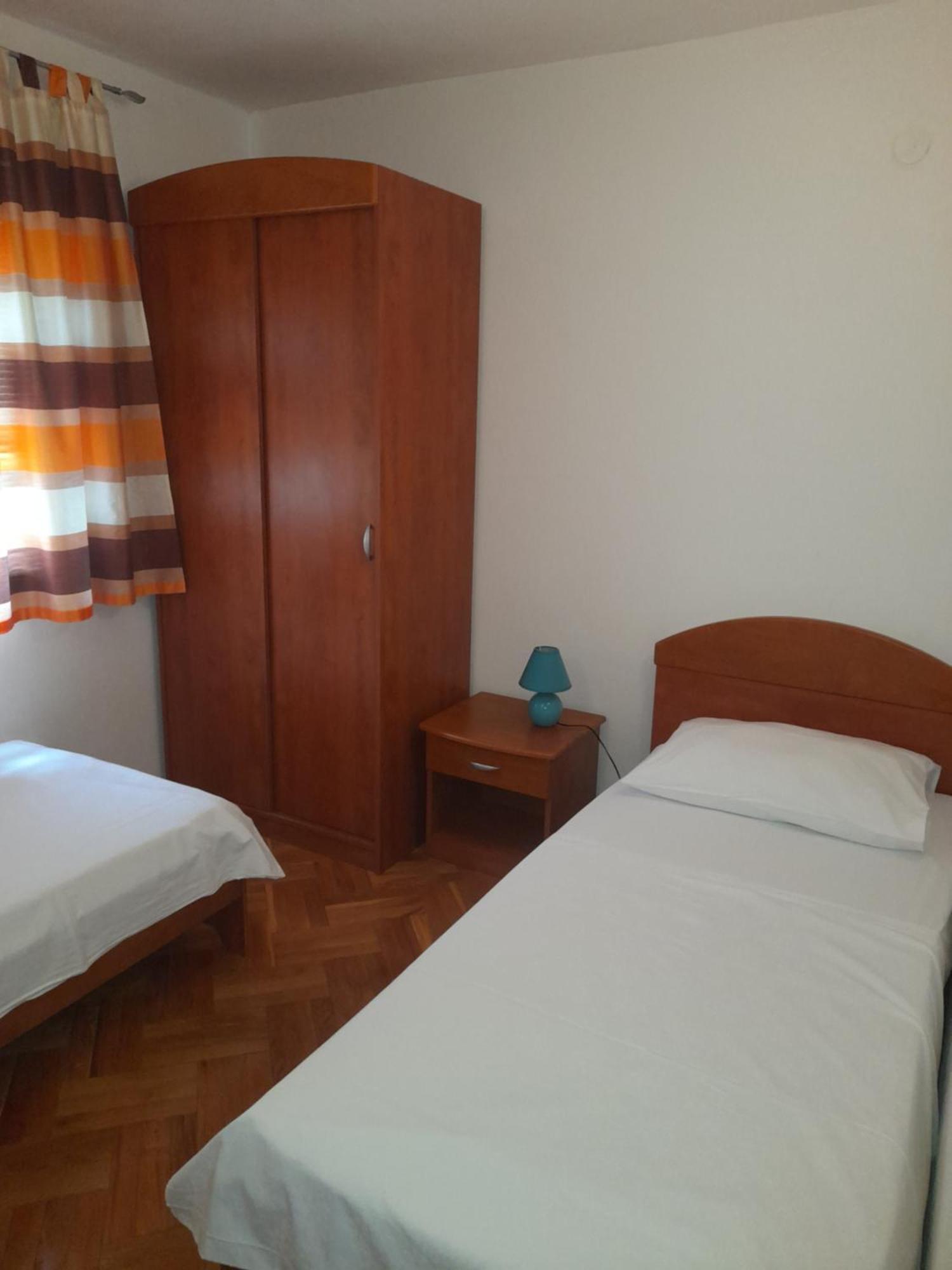 Appartement Nives B. à Supetar Extérieur photo