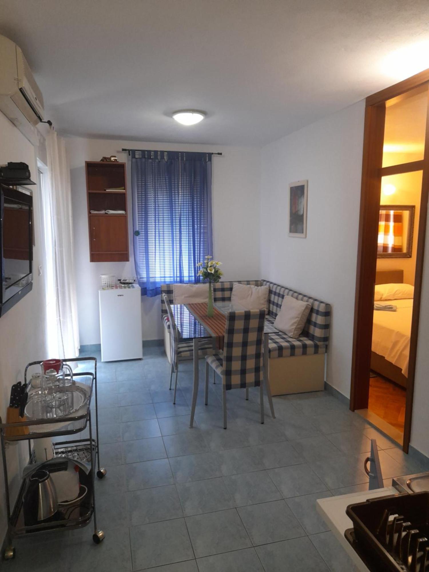 Appartement Nives B. à Supetar Extérieur photo