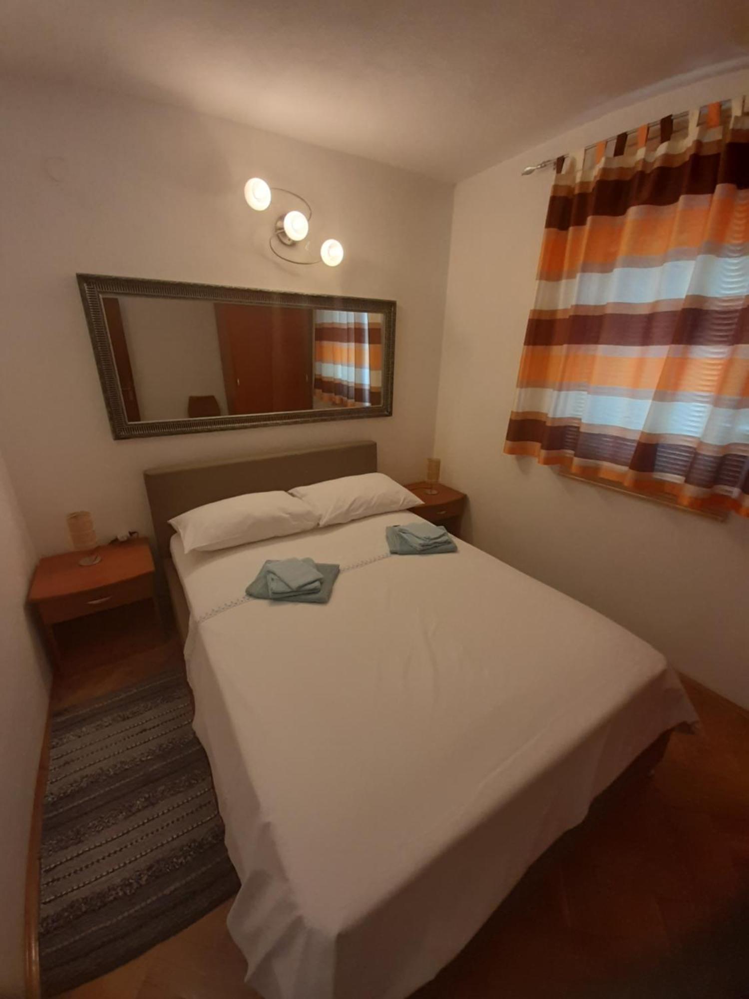 Appartement Nives B. à Supetar Extérieur photo