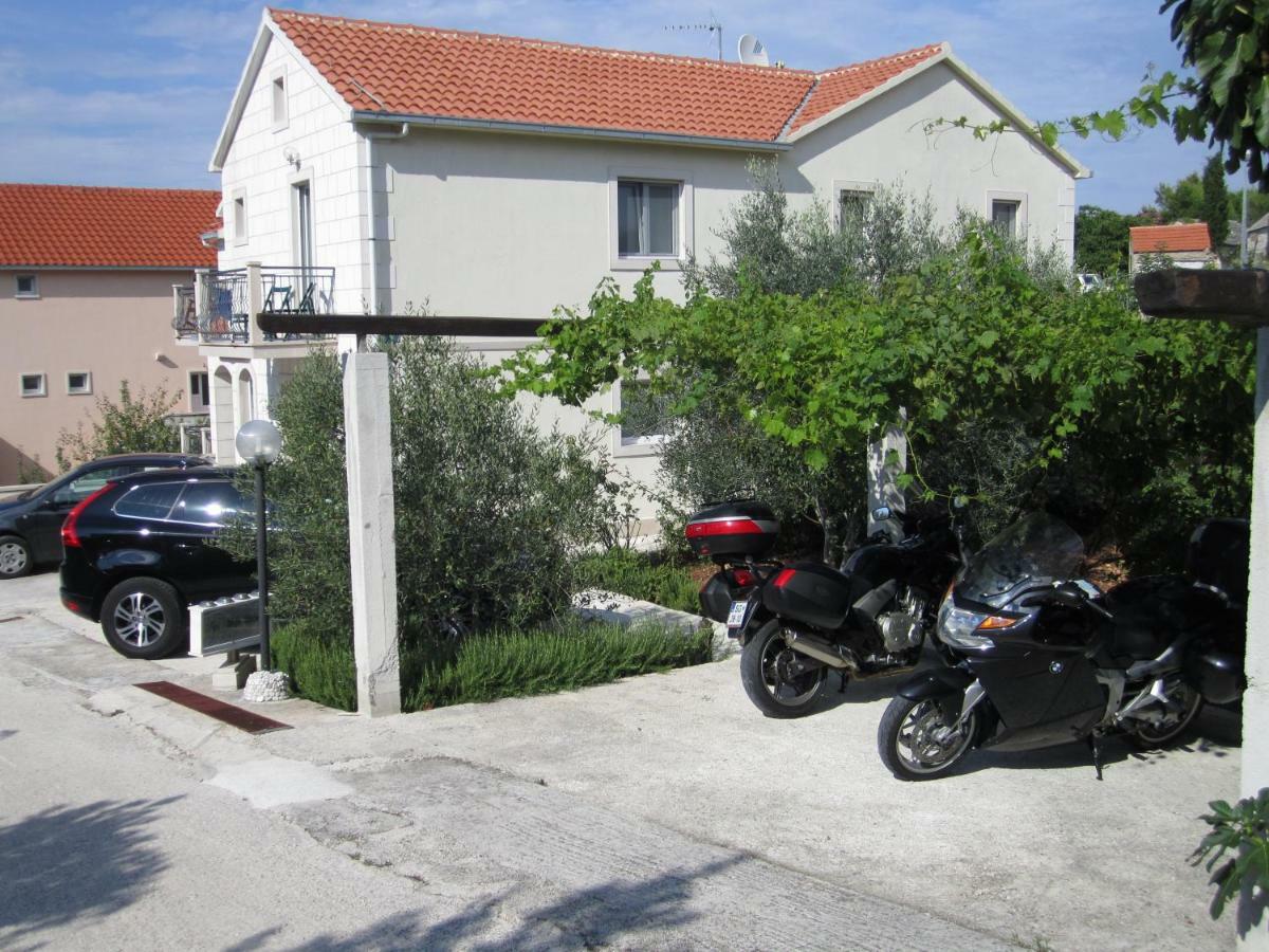 Appartement Nives B. à Supetar Extérieur photo