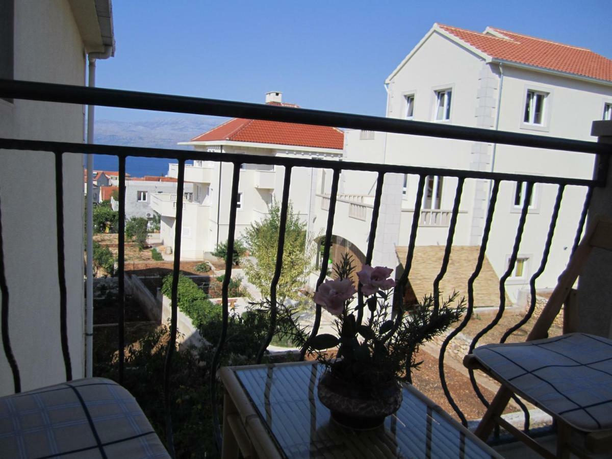 Appartement Nives B. à Supetar Extérieur photo