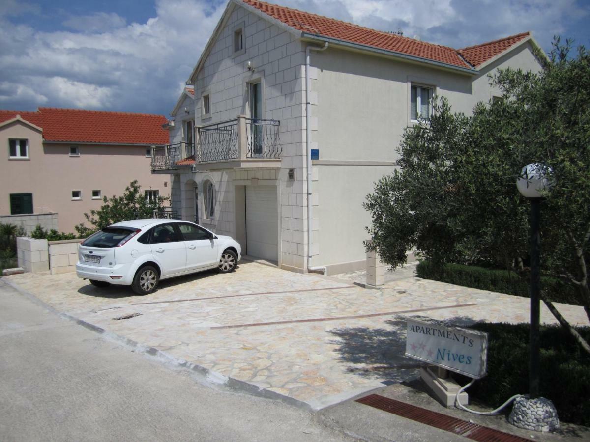 Appartement Nives B. à Supetar Extérieur photo