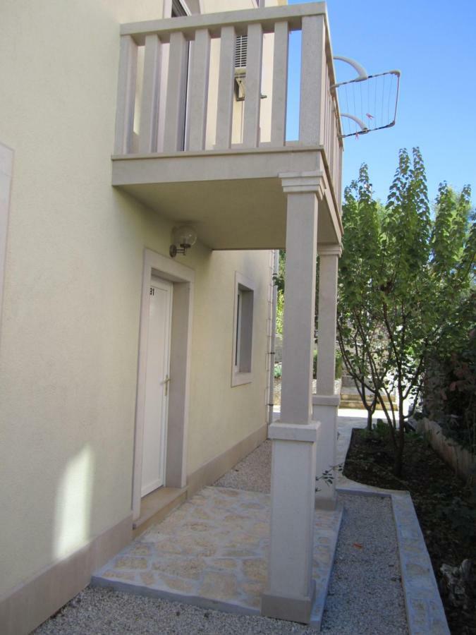 Appartement Nives B. à Supetar Extérieur photo