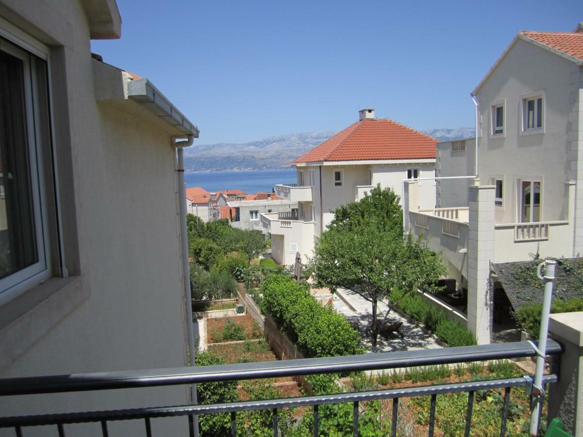 Appartement Nives B. à Supetar Extérieur photo