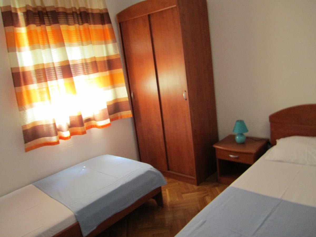 Appartement Nives B. à Supetar Extérieur photo